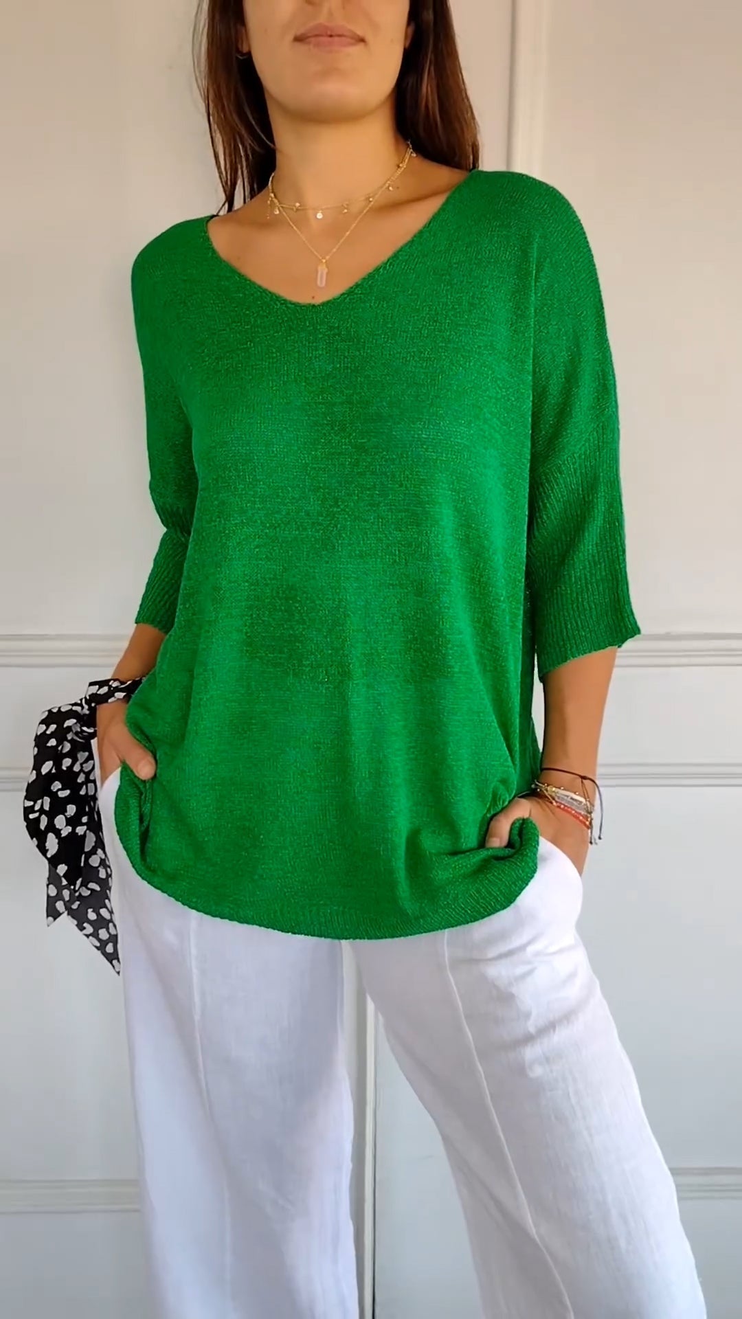 Aira - V-neck knit top